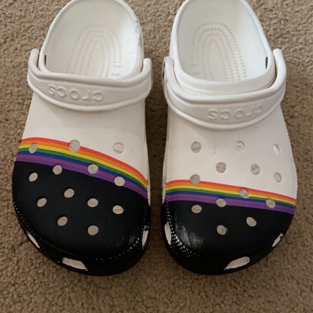 White classic crocs size 9